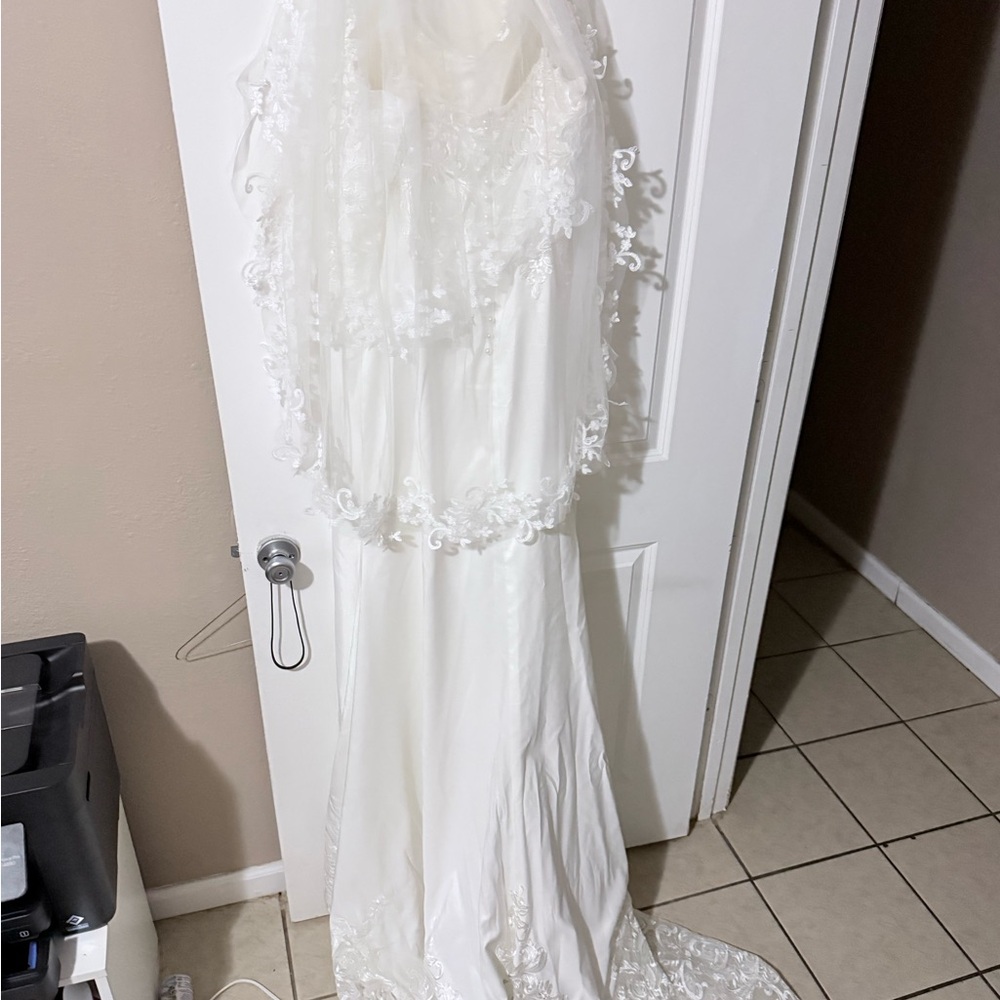 Elegant White Lace Wedding Dress